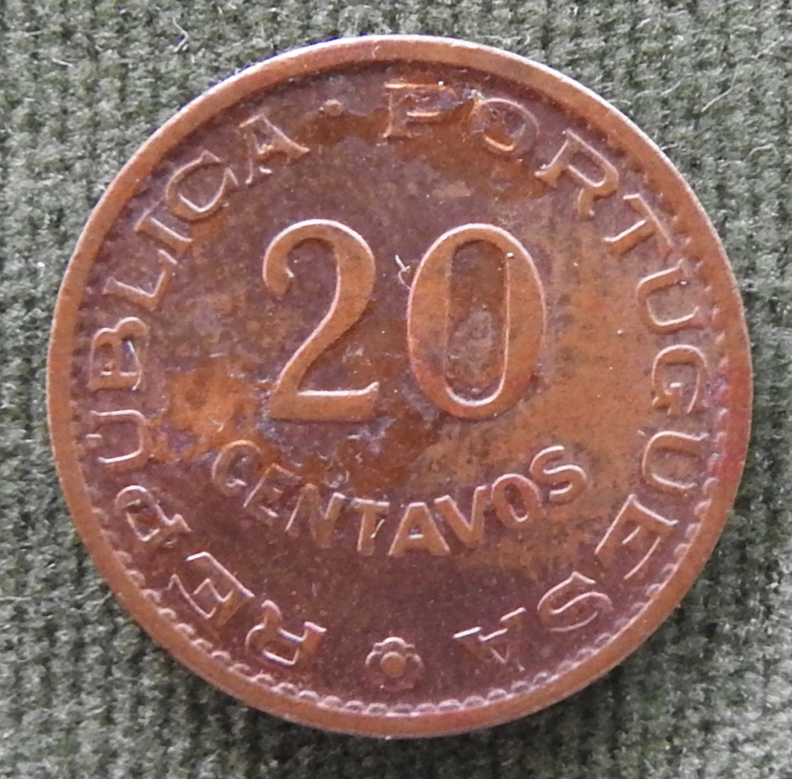 Angola 1962 20 Centavos Five Towers Atop Arms Coin