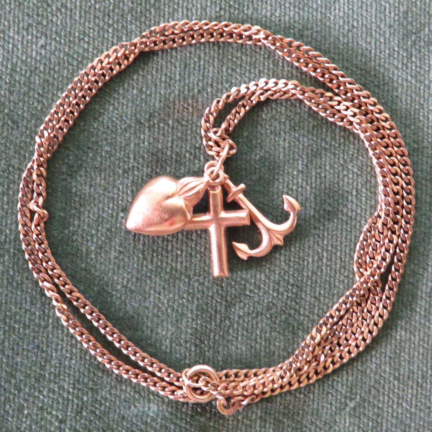 18ct Gold Faith Hope And Charity Pendant Trio On A 9ct Gold Chain