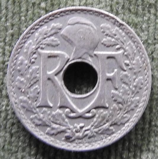 French 1937 5 Centimes Coin - Circulated