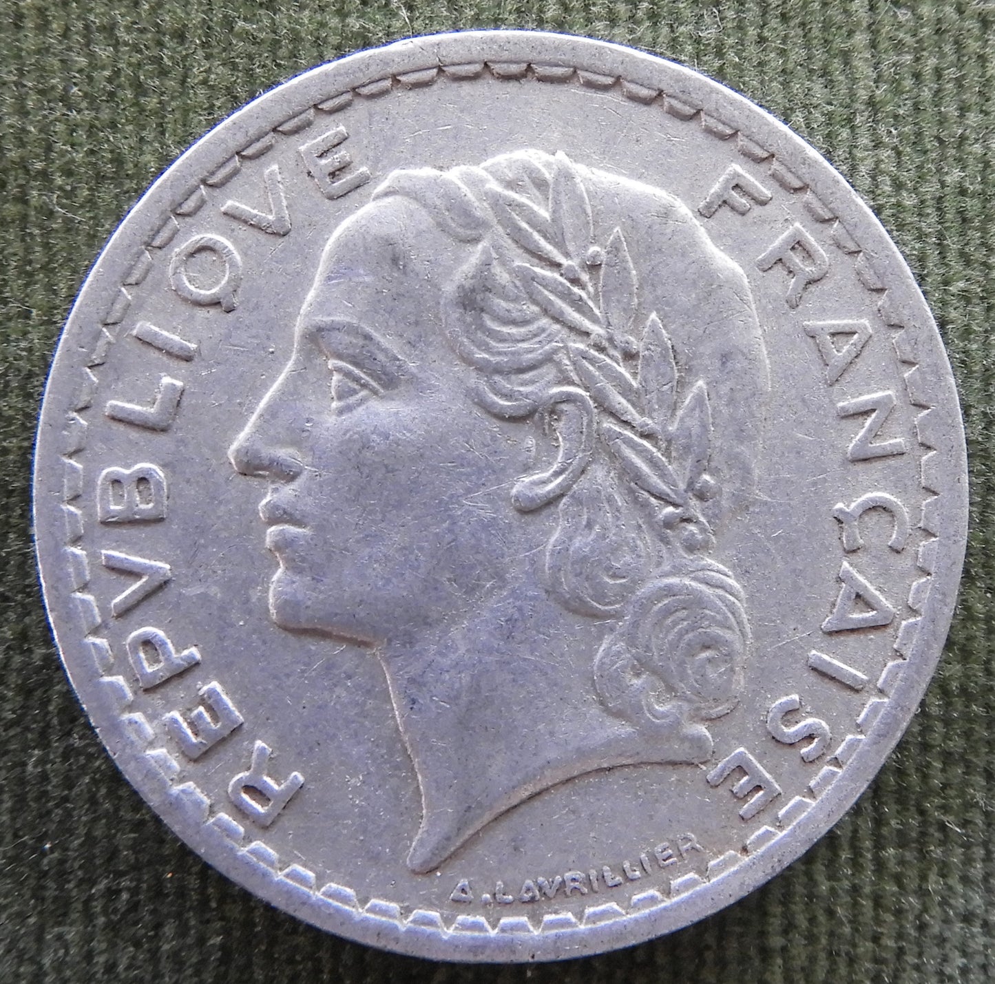 French 1948 5 Franc Coin - Circulated