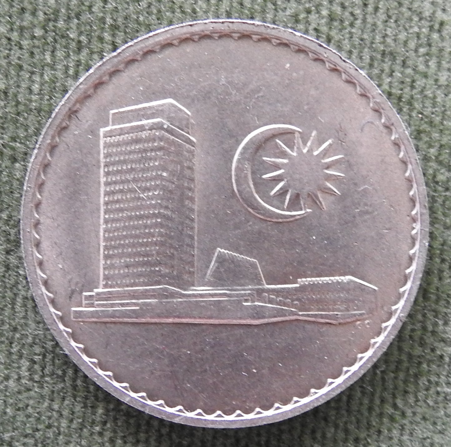 Malaysia 1967 50 Sen Coin - Circulated