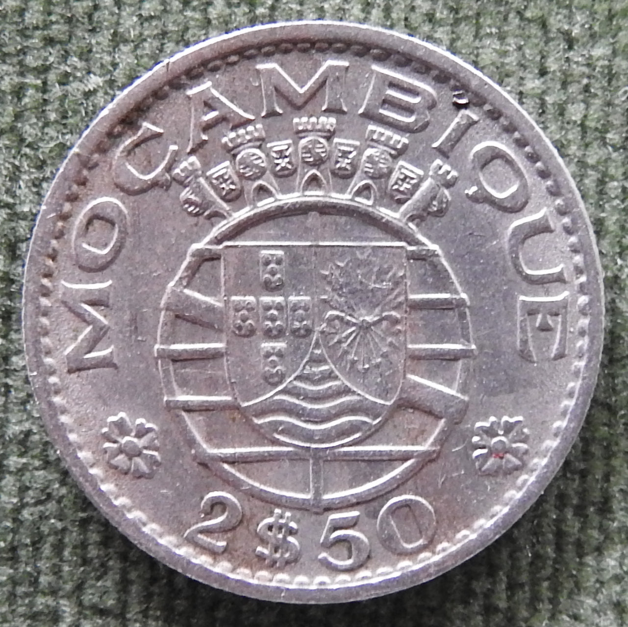 Mozambique 1965 25 Avos Coin