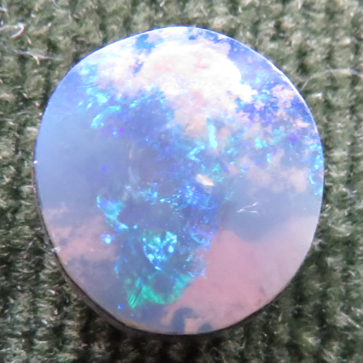 Unset Round Lightning Ridge Opal Doublet
