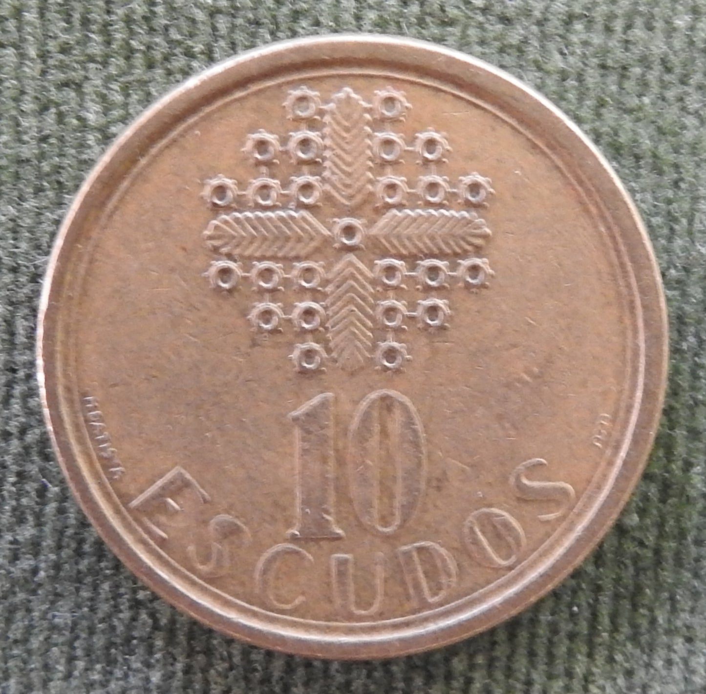 Portugal 1989 10 Escudos Stained Glass Window Coin