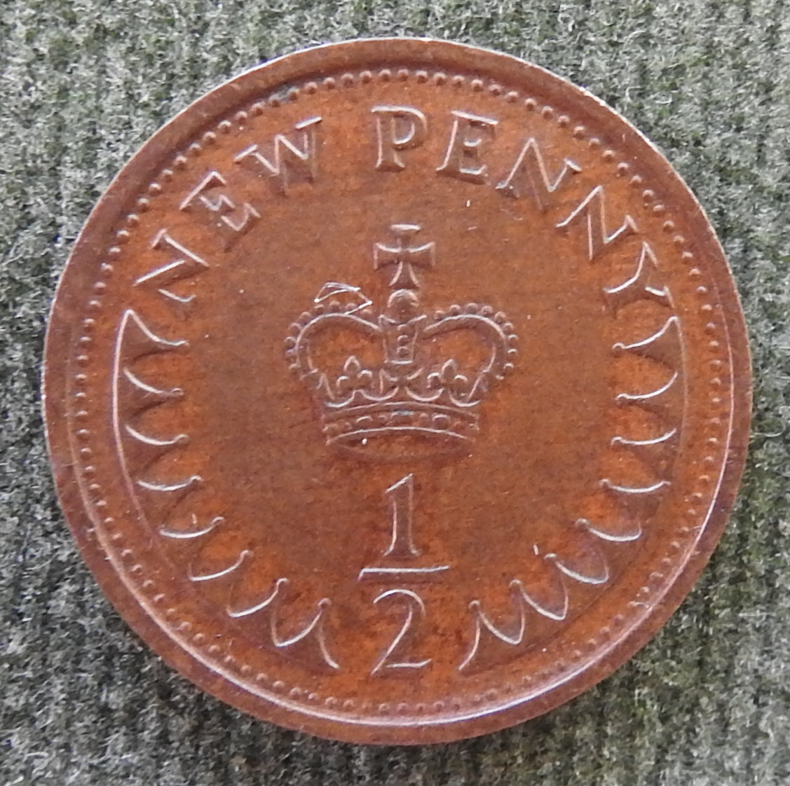 GB British UK English 1976 Half New Penny Queen Elizabeth II Coin