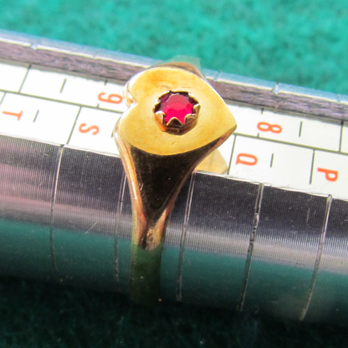 18ct Gold Heart Shaped Signet Ring Set With A Red Stone 1.66gms