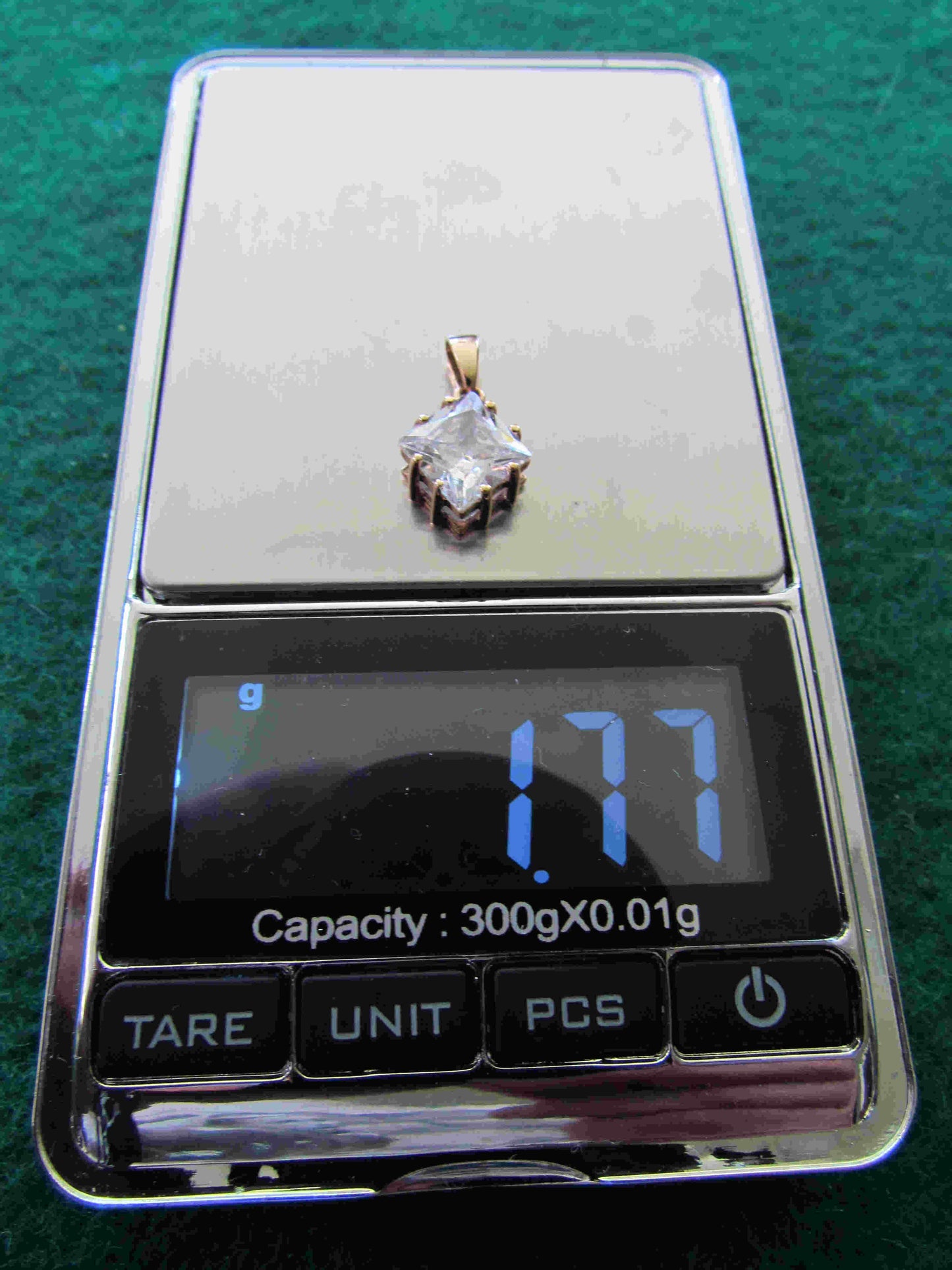 9ct Gold Pendant Set With A Table Cut Variant Clear Stone 1.77gms