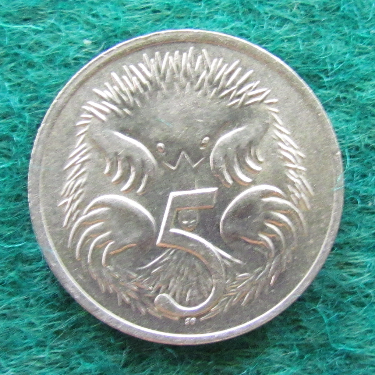 Australian 1977 5 Cent Queen Elizabeth II Coin - Circulated