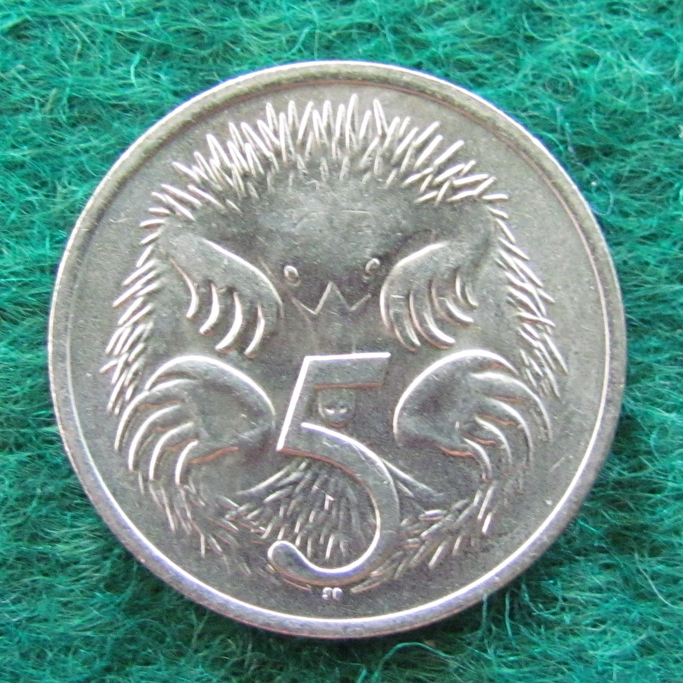 Australian 1982 5 Cent Queen Elizabeth II Coin - Circulated