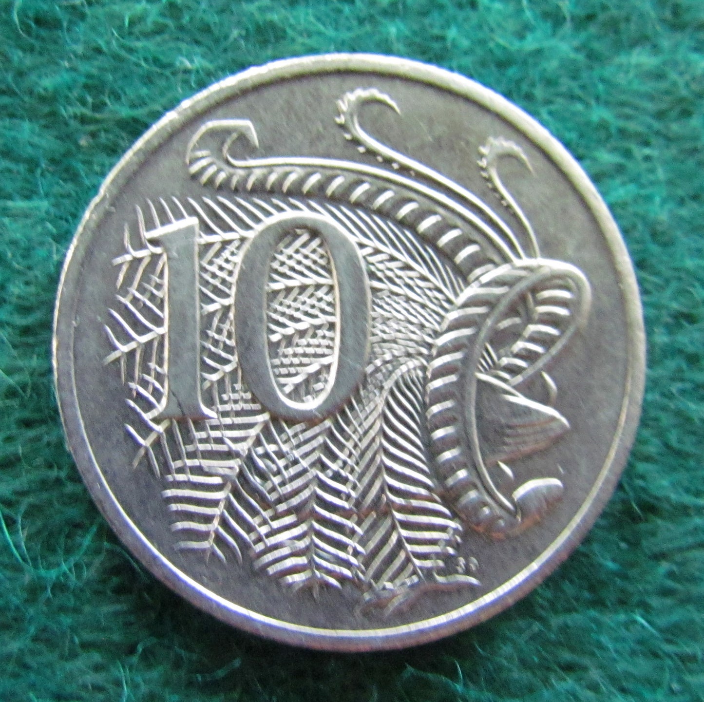 Australian 2004 10 Cent Queen Elizabeth II Coin - Circulated