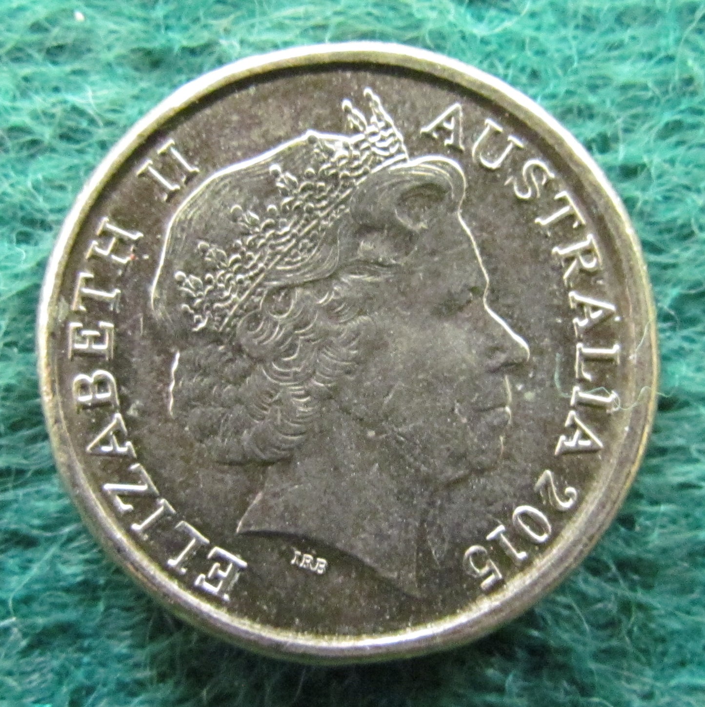 Australian 2015 2 Dollar Remembrance Day Queen Elizabeth Coin - Circulated
