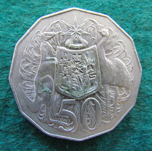 Australian 1975 Coat Of Arms 50 Cent Queen Elizabeth Coin - Circulated