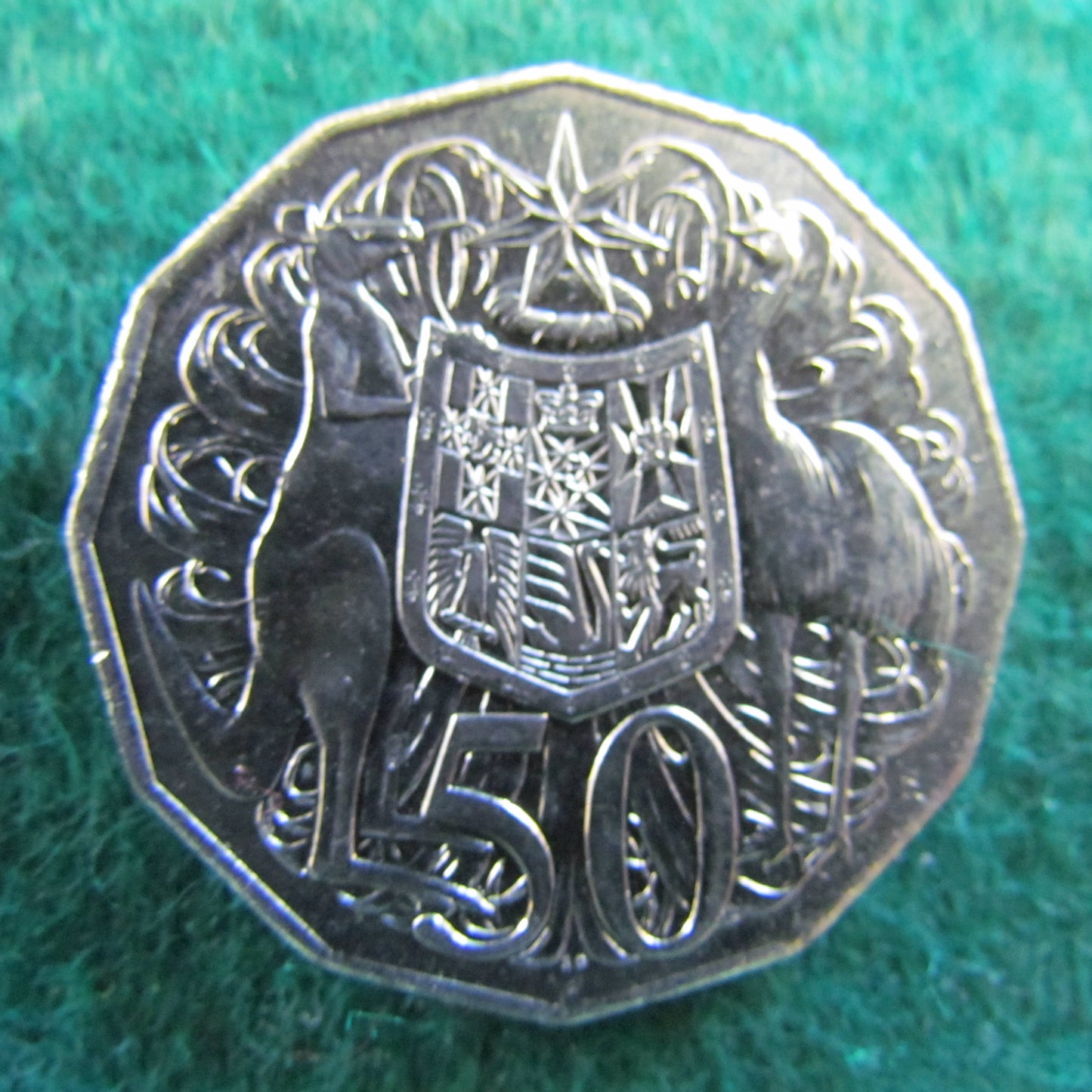 Australian 2014 Coat Of Arms 50 Cent Queen Elizabeth Coin - Circulated