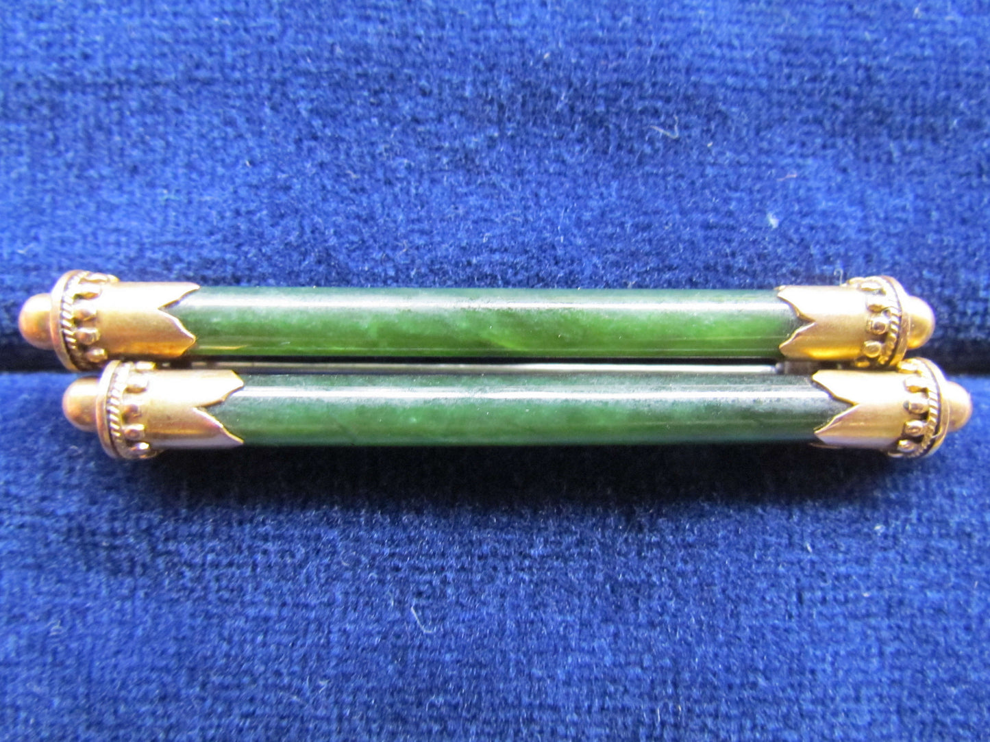 Greenstone 2 Rail Bar Brooch With 9ct Gold Mounts And A Steel Pin