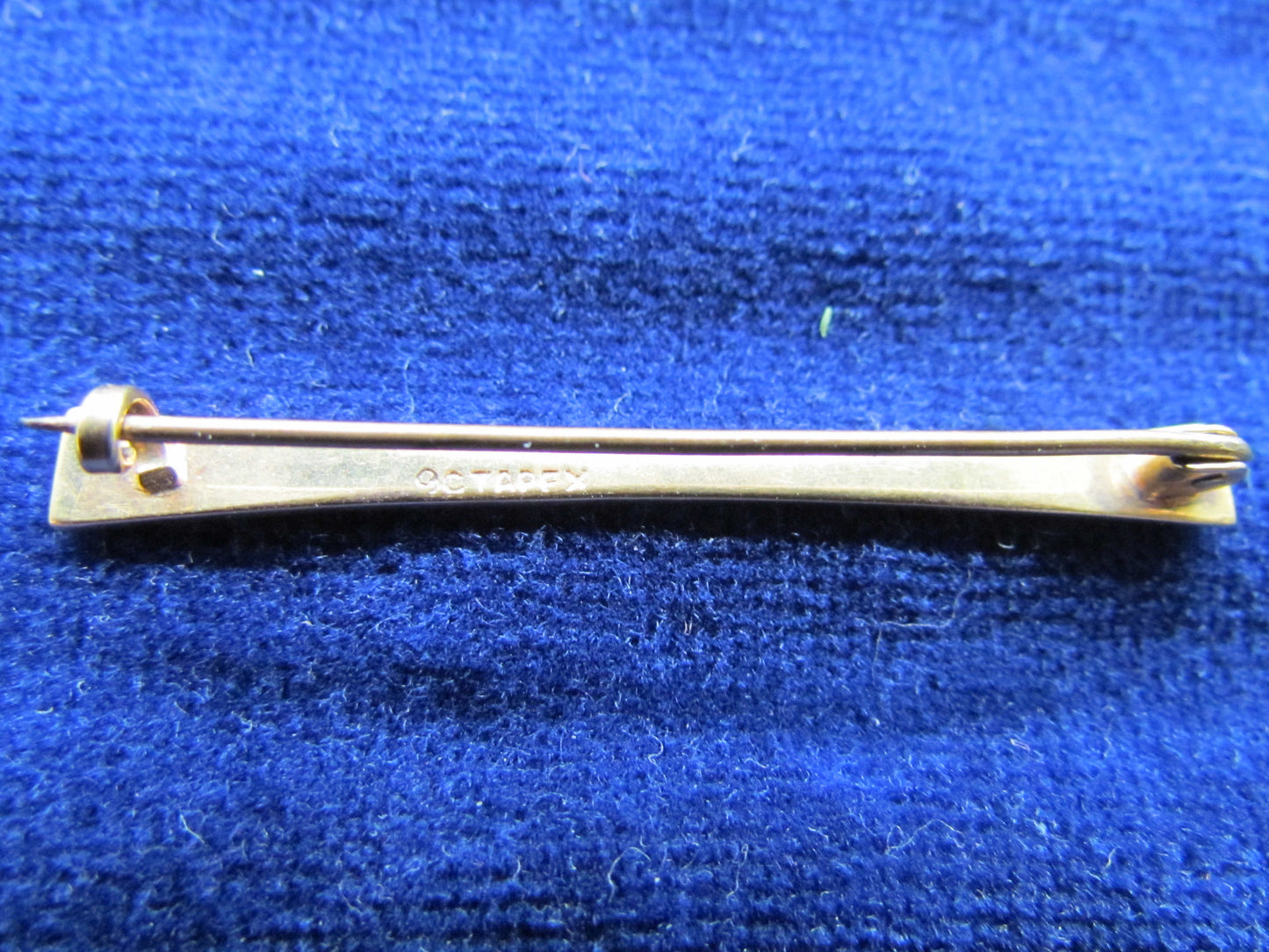 Australian Apex 9ct Gold Bar Brooch