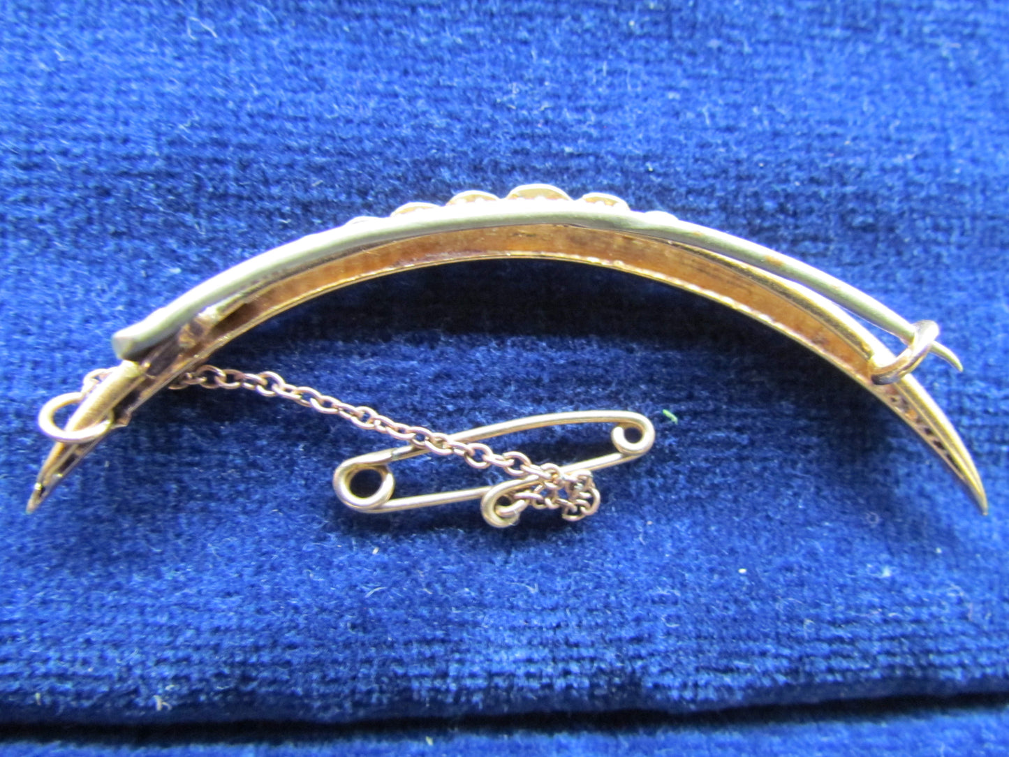 14ct Gold Crescent Shaped Brooch Set With Graduating Seed Pearls