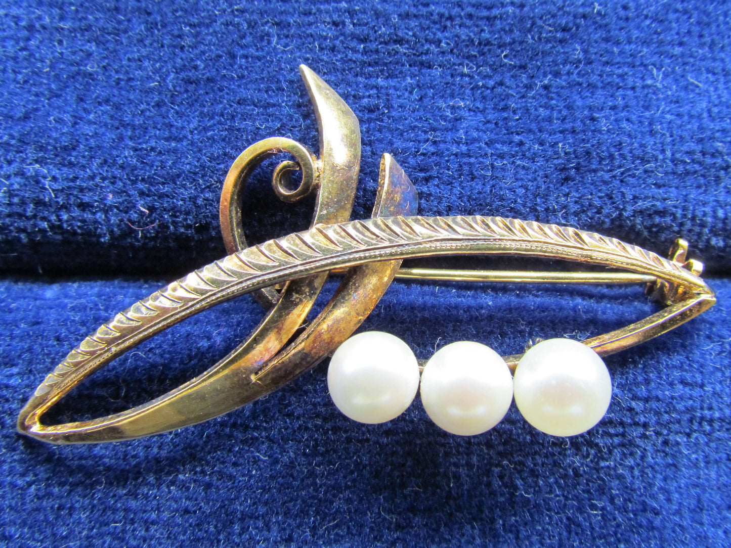 Sterling Gilt Brooch Set With 3 Cultured 6 mm Pearls