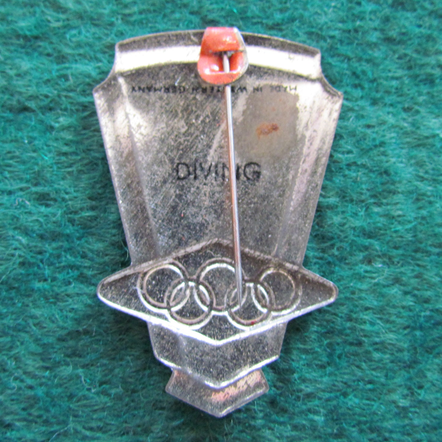 Australian Melbourne 1956 Olympic Games Diving Tin Badge