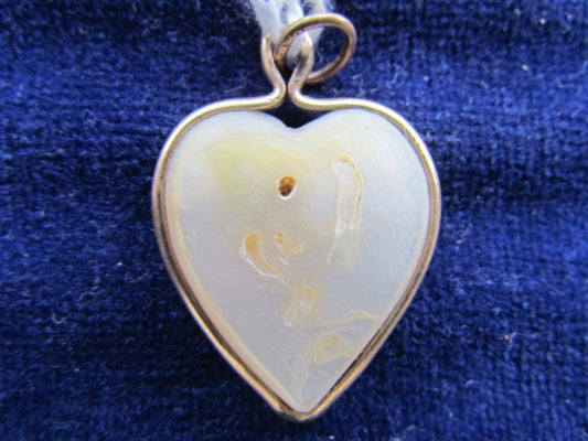 MPO Mother Of Pearl And Gilt Wire Heart Shaped Sweethearts Pendant 'AF'