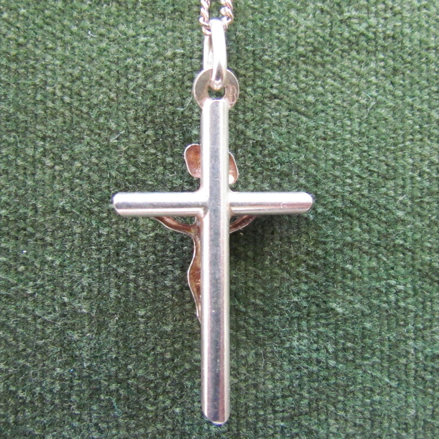 925 Sterling Silver Crucifix With Jesus Pendant On A Silver Chain