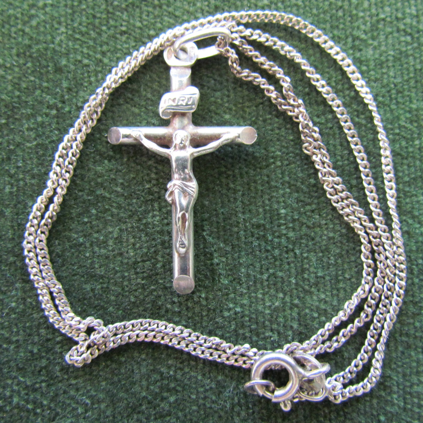 925 Sterling Silver Crucifix With Jesus Pendant On A Silver Chain