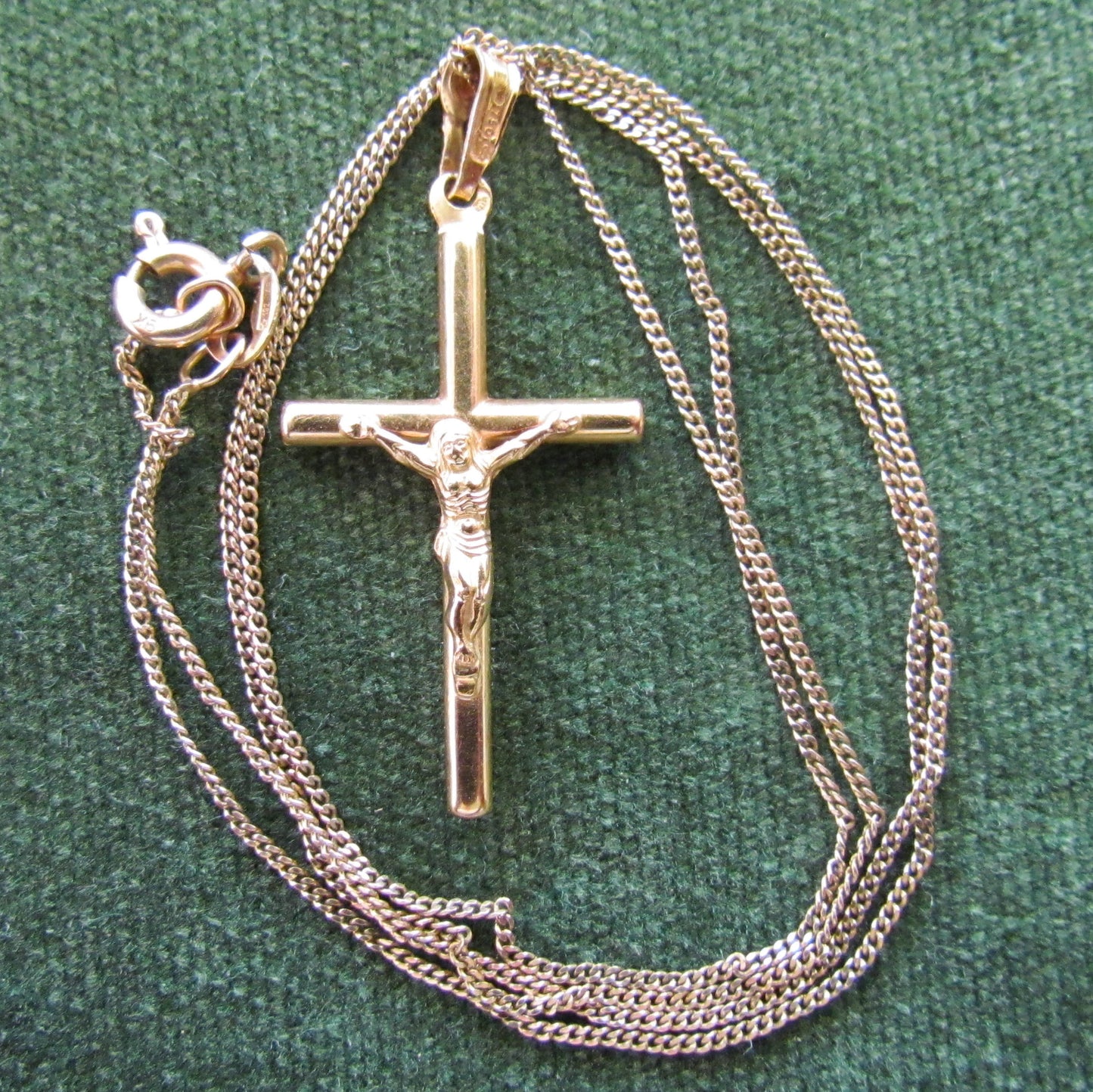 18ct Gold Crucifix With Jesus Pendant And 9ct Gold Chain