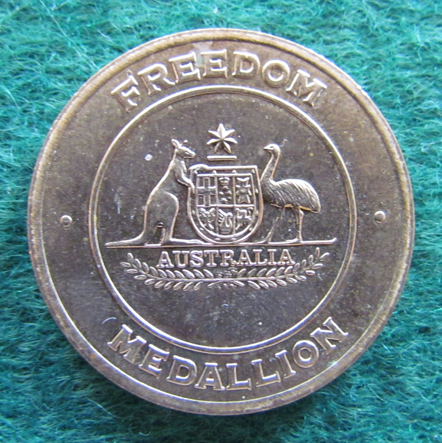 Australia remembers 1945 - 1995 Freedom Medallion