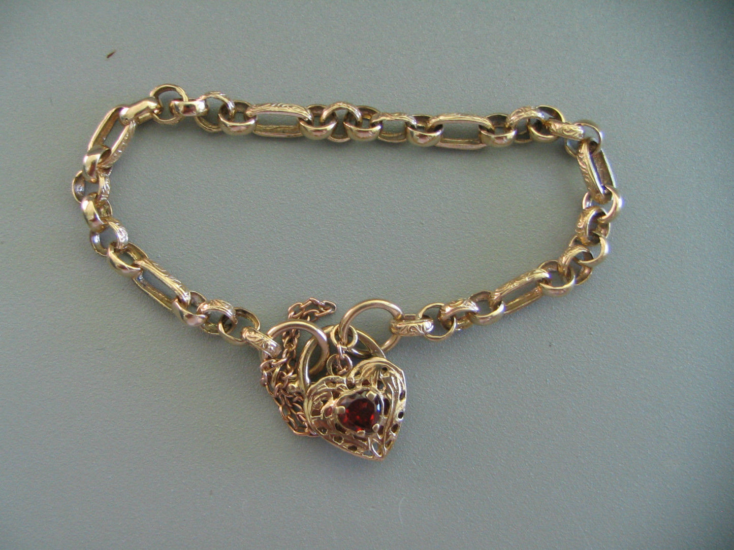 9ct Yellow Gold Bracelet With Heart Shaped Garnet Over 12.0 gms