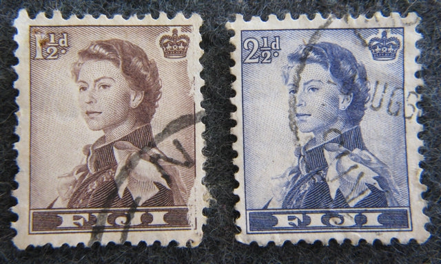 Fiji Stamp Fiji group of 2 Queen Elizabeth II QEII pre-decimal stamp 1 1//2d sepia, 2 1/2d violet (looks blue)