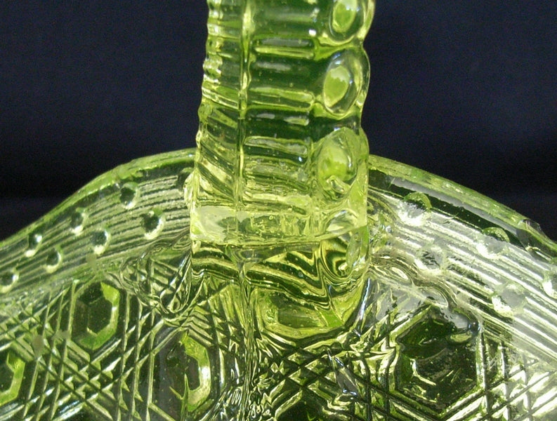 Yellow / green citrine / Citroen / uranium glass open basket