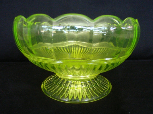 Yellow / green citrine / Citroen / uranium glass bowl
