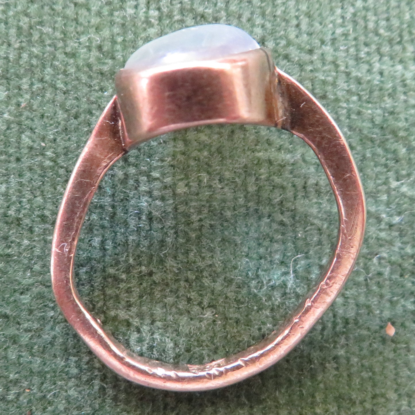 9ct Moonstone Ring - Damaged For Scrap