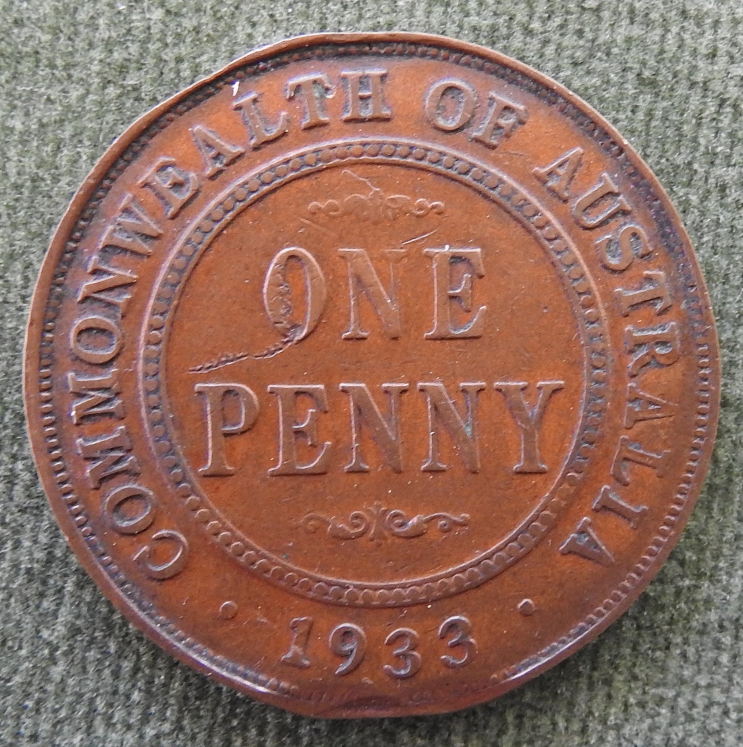 Australian 1933 1d 1 Penny King George V Coin - Clipped with Planchet Fault
