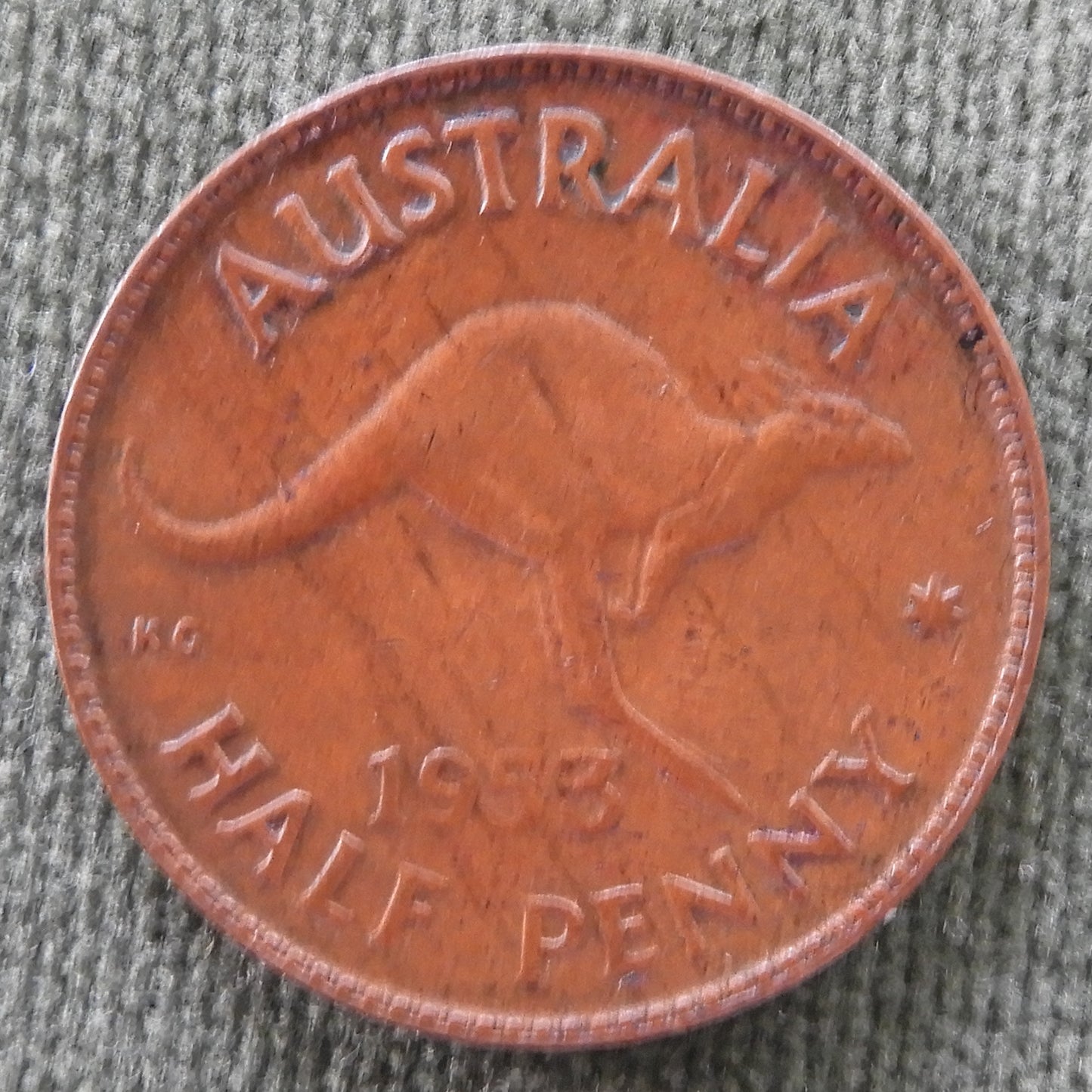 Australian 1953 1/2d Half Penny Queen Elizabeth II Coin - Die Cracks