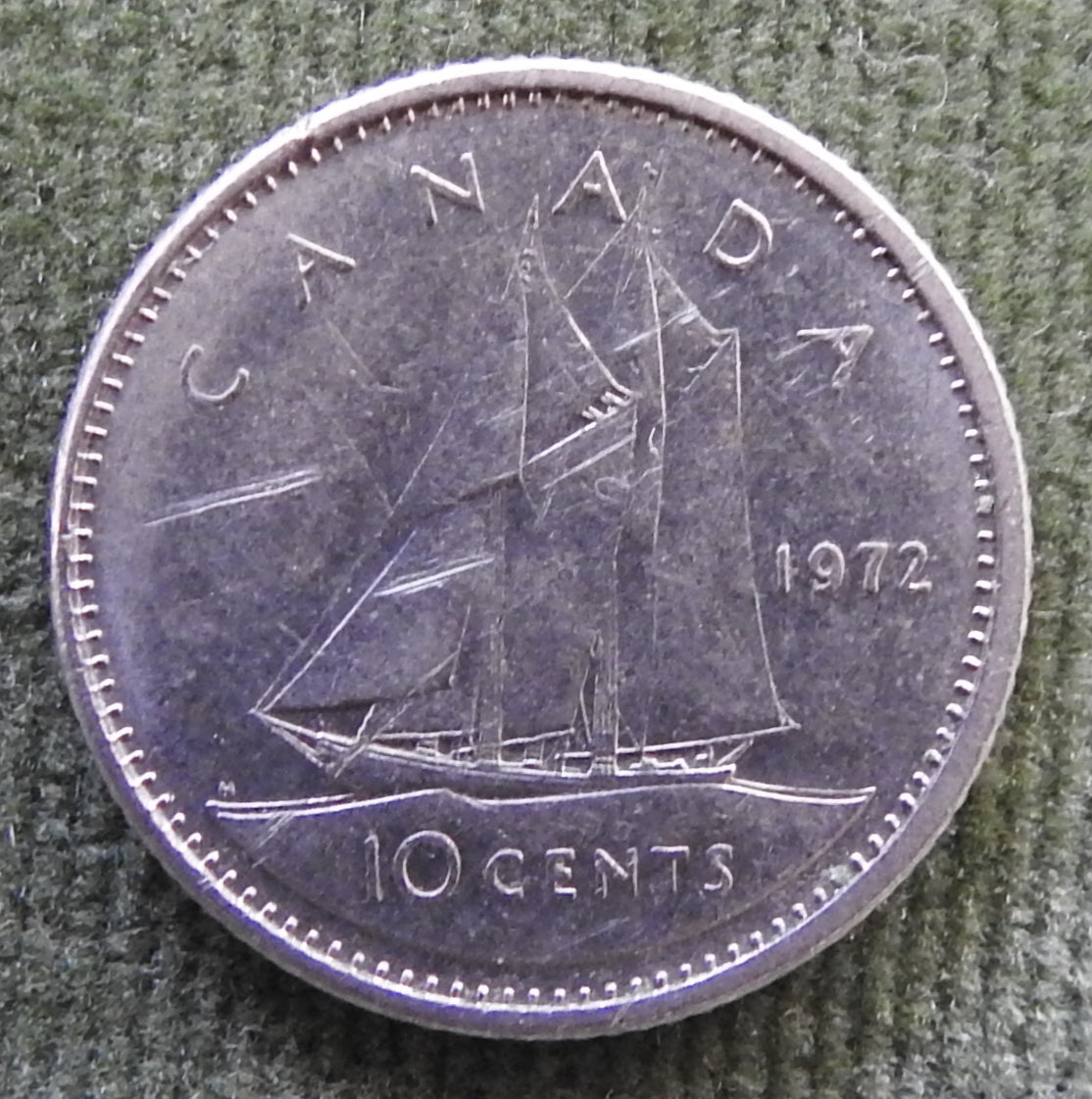 Canada 1972 10 Cent Coin Queen Elizabeth II Bluenose Under Sail