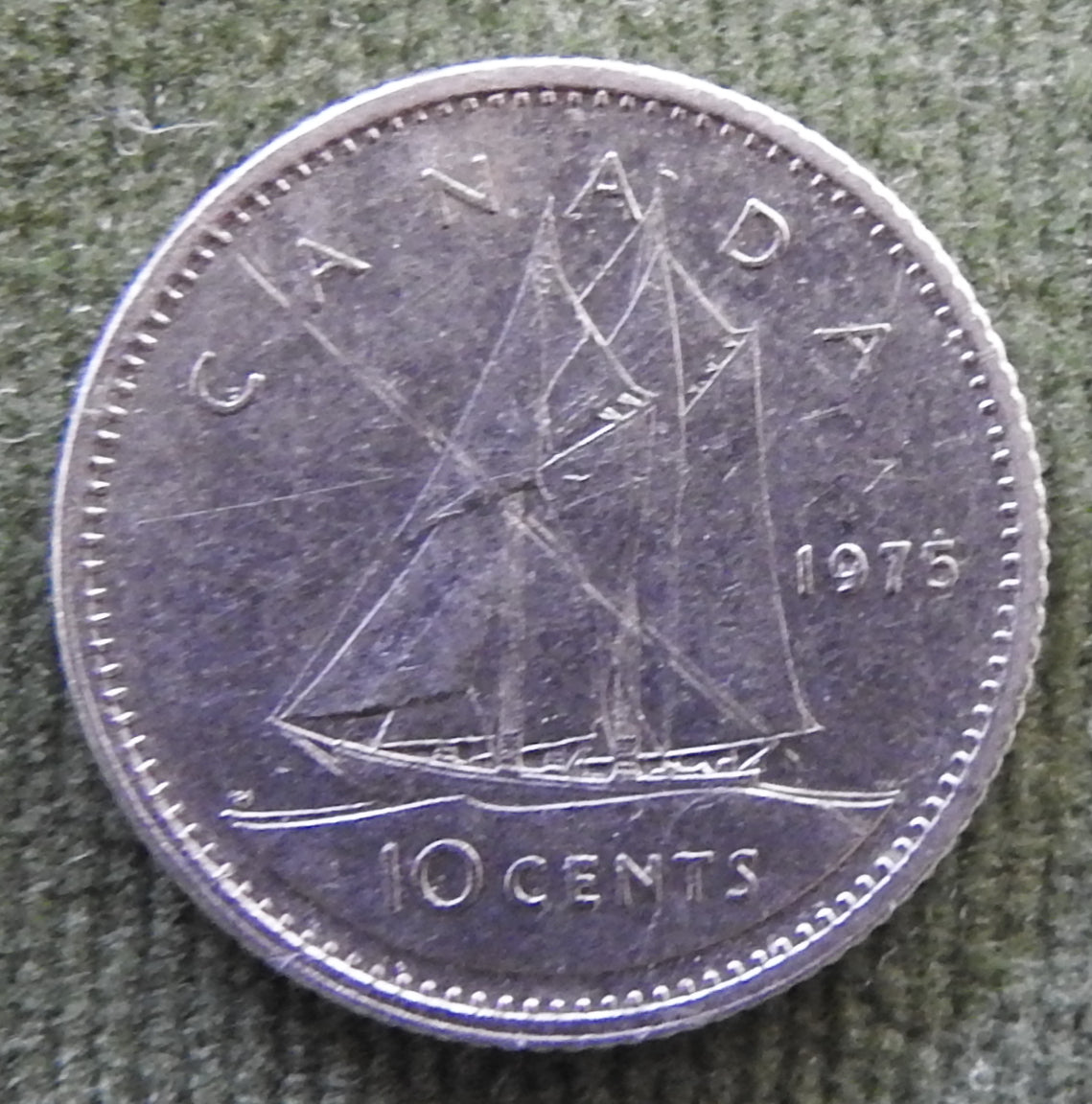 Canada 1975 10 Cent Coin Queen Elizabeth II Bluenose Under Sail