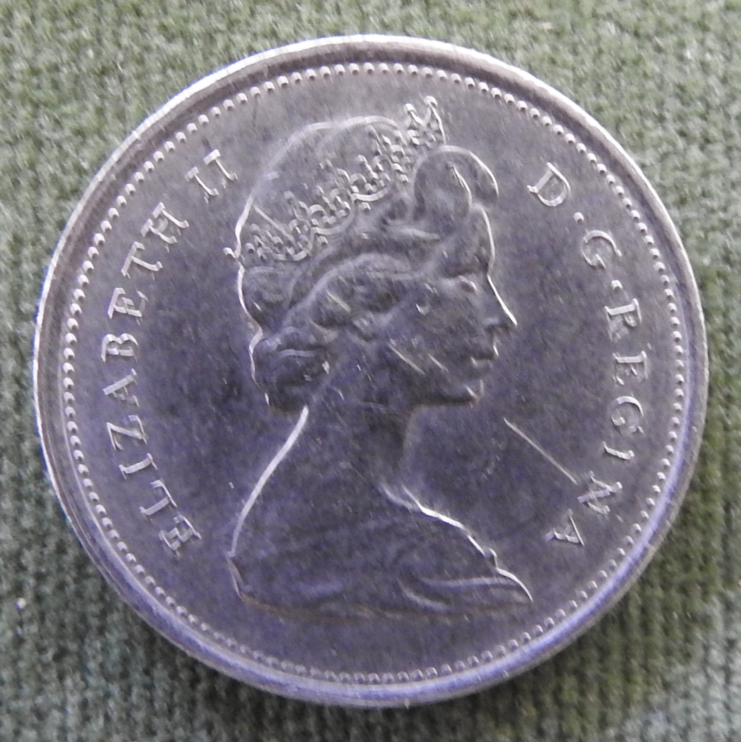 Canada 1975 25 Cent Caribou Queen Elizabeth II Coin
