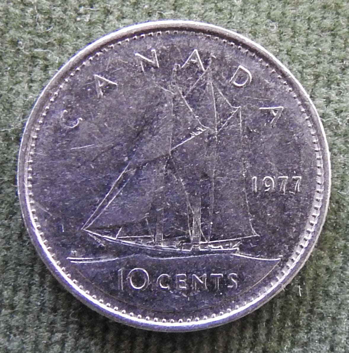 Canada 1977 10 Cent Bluenose Under Sail Queen Elizabeth II Coin