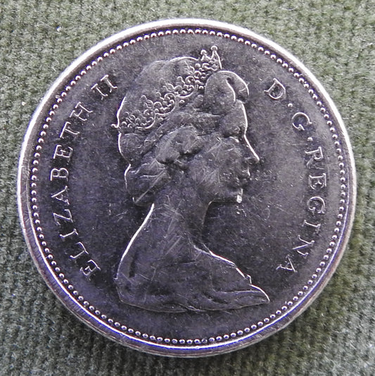 Canada 1977 25 Cent Quarter Coin Queen Elizabeth II Caribou Deer