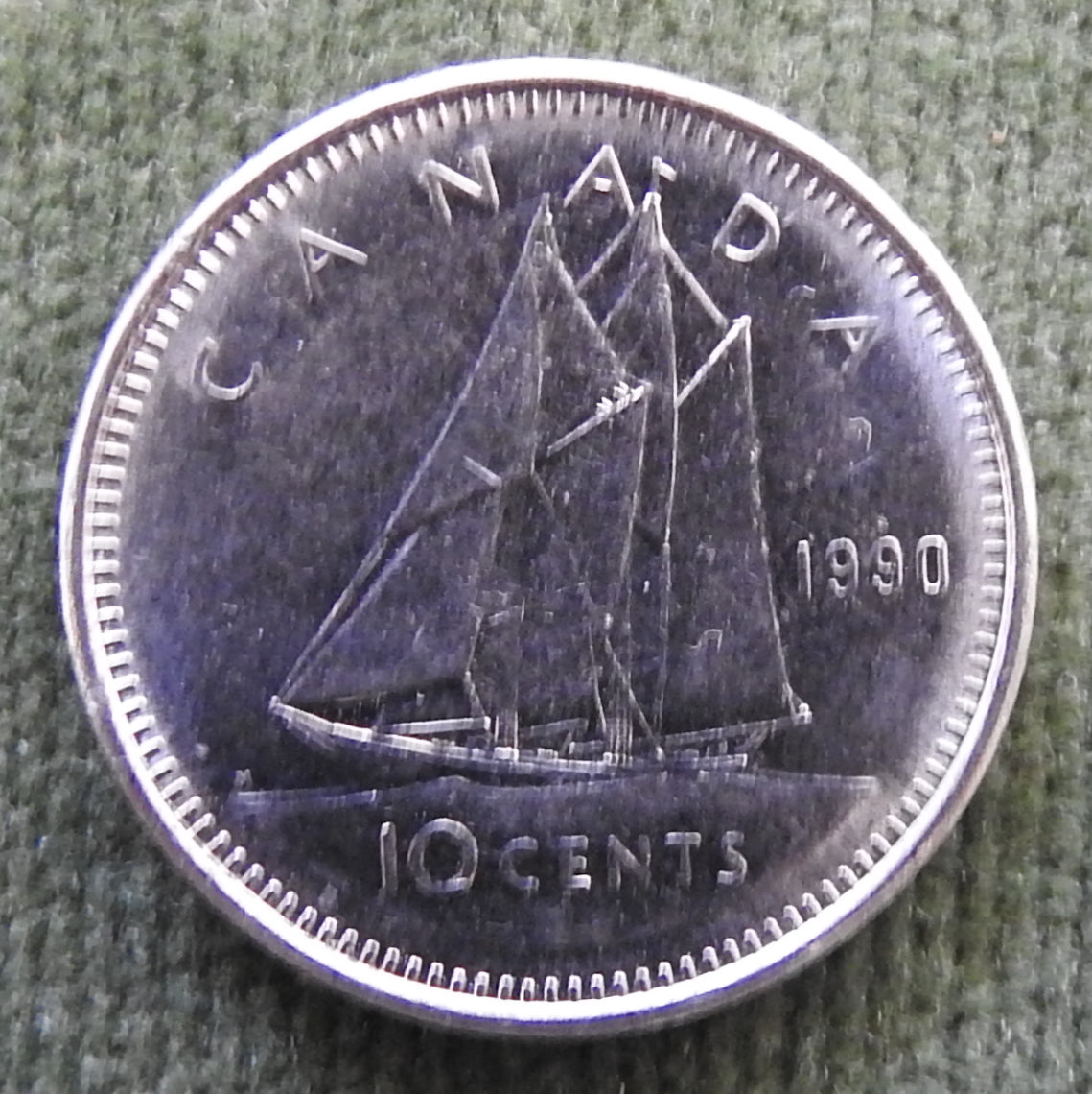 Canada 1990 10 Cent Bluenose Under Sail Queen Elizabeth II Coin
