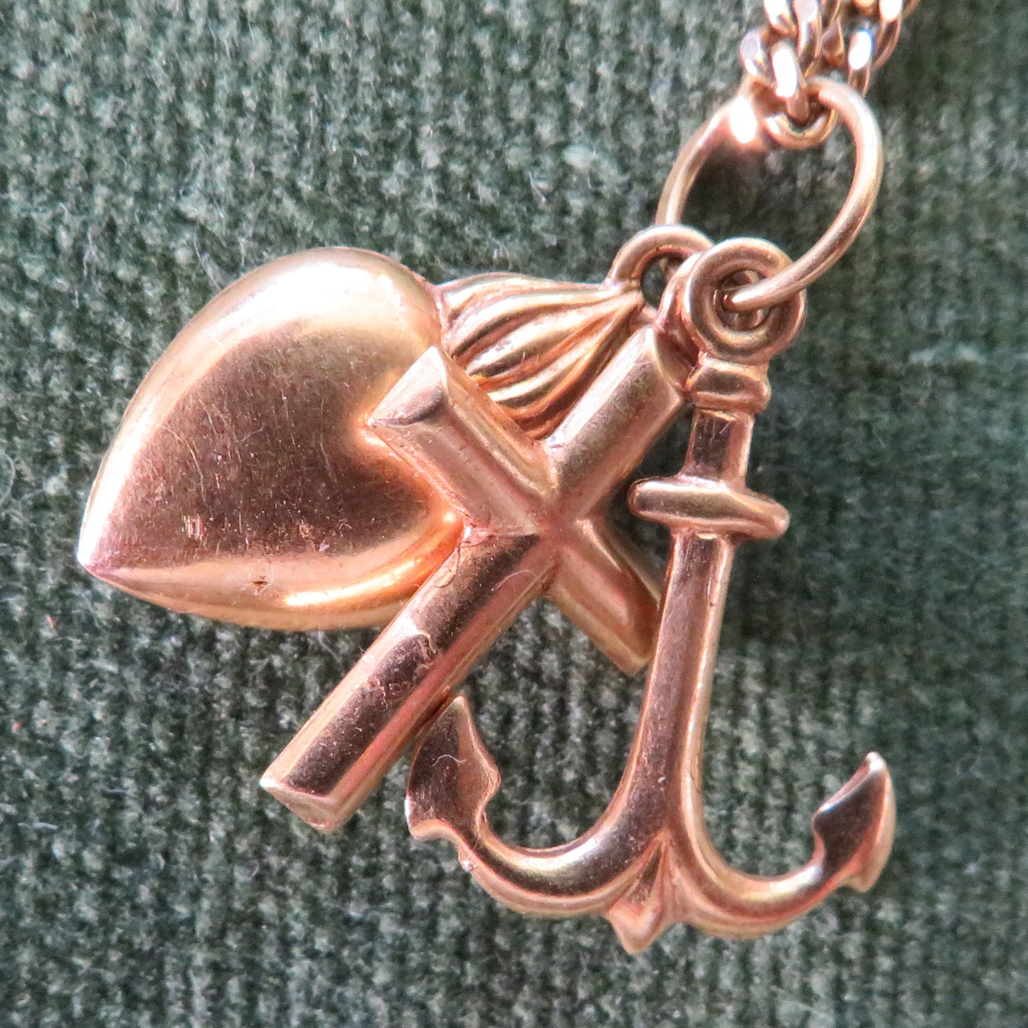18ct Gold Faith Hope And Charity Pendant Trio On A 9ct Gold Chain