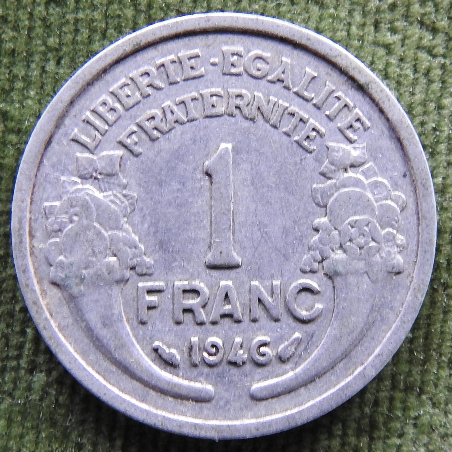French 1946 1 Franc Coin - Circulated