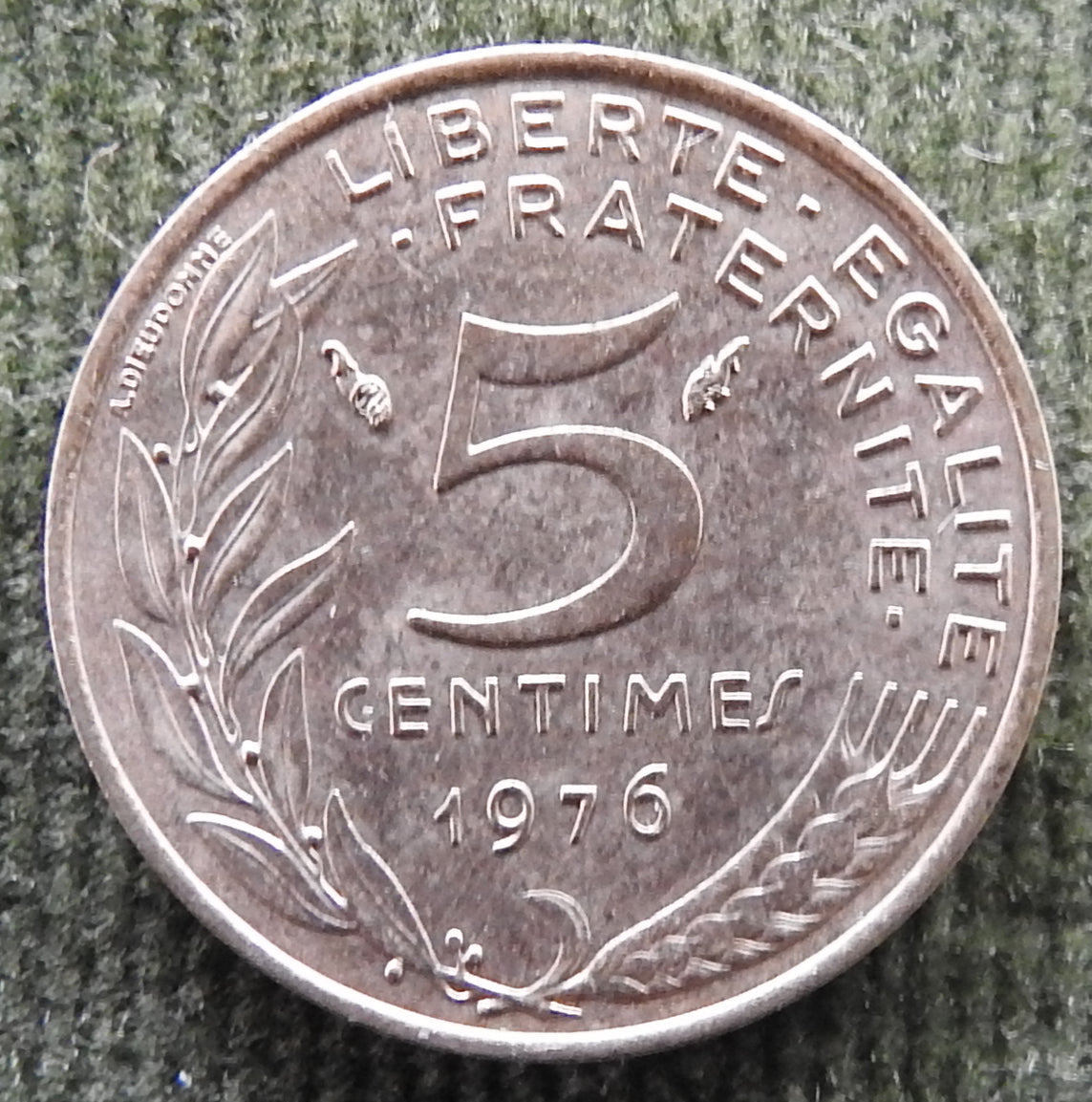 French 1976 5 Centimes Coin - Circulated