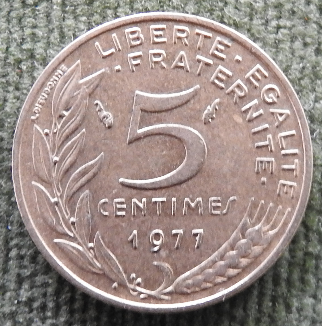 French 1977 5 Centimes Coin - Circulated