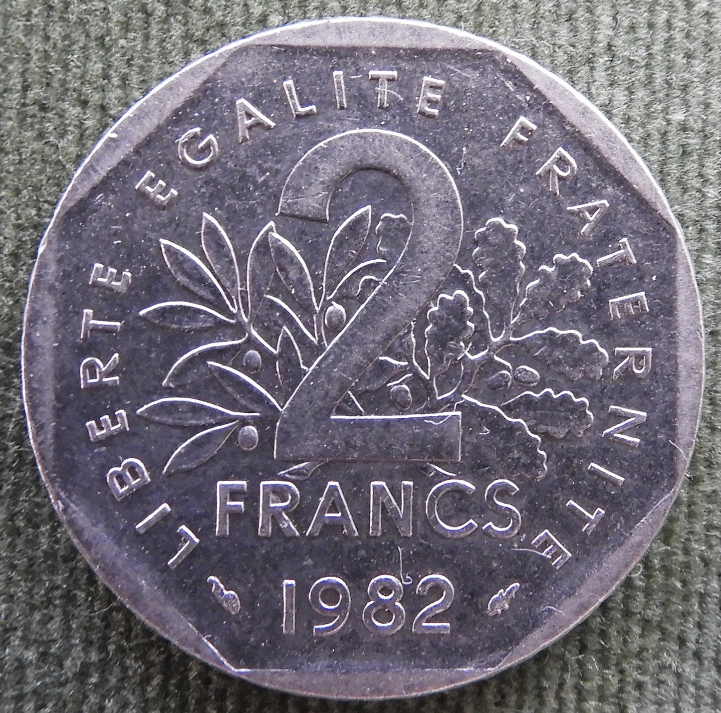 French 1982 2 Franc Coin - Circulated