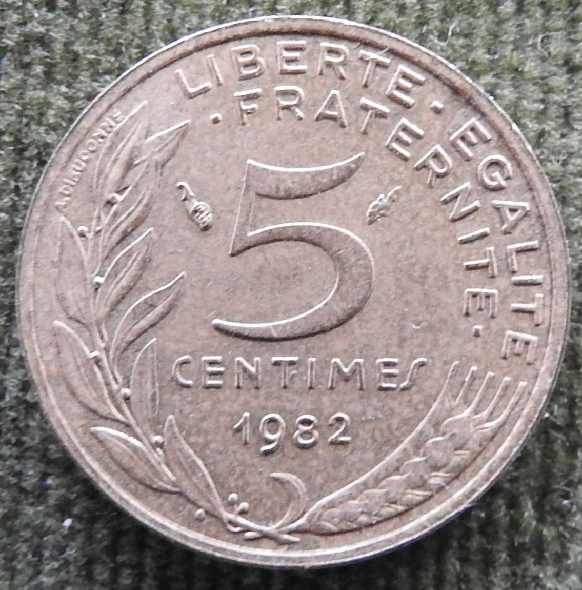 French 1982 5 Centimes Coin - Circulated