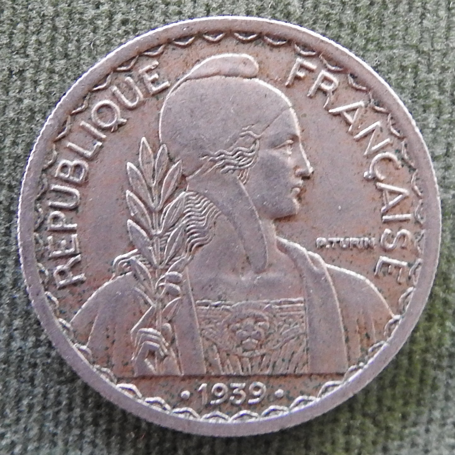 French 1939 20 Centimes Coin - Circulated
