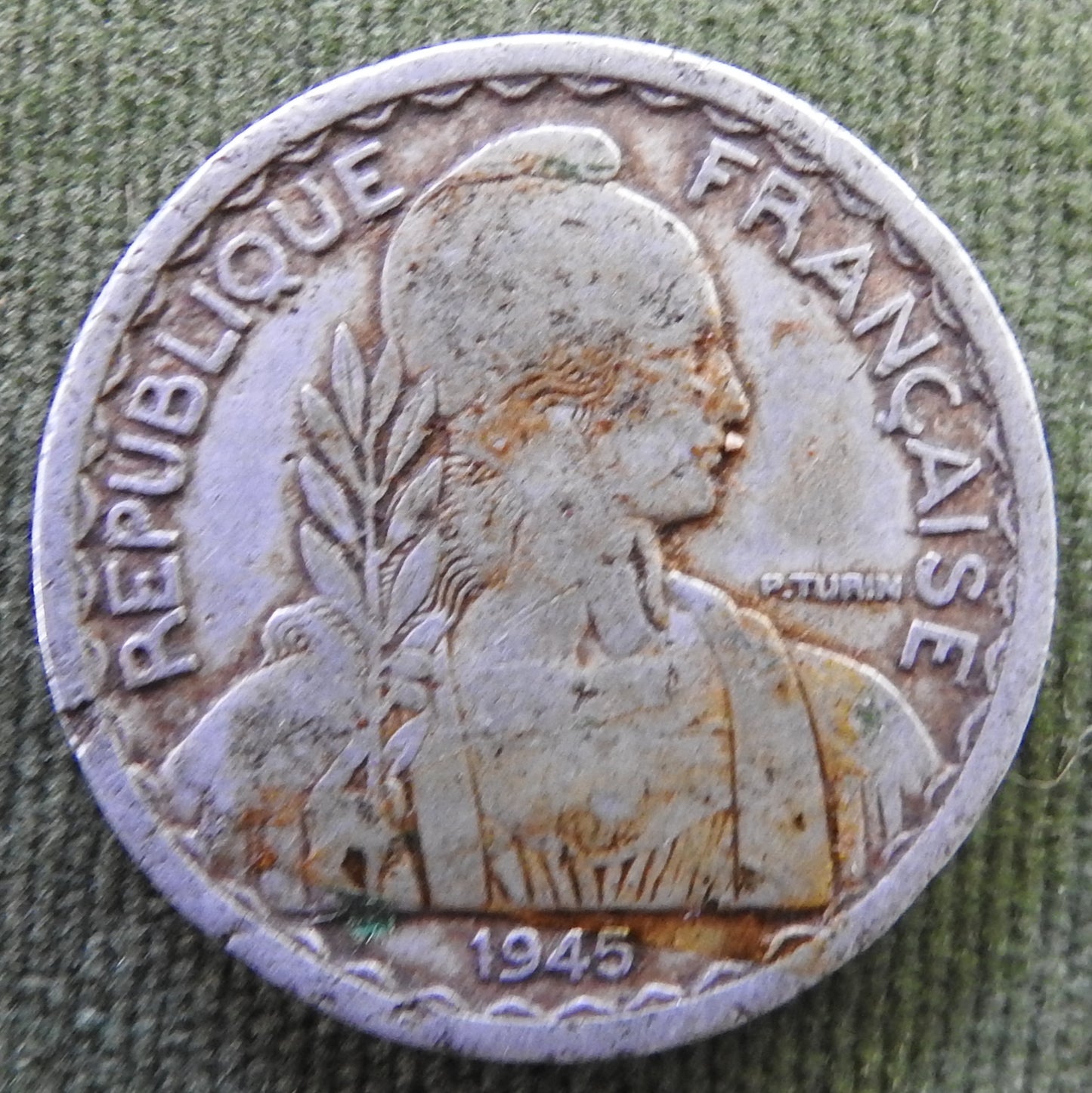 French 1945 20 Centimes Coin - Circulated