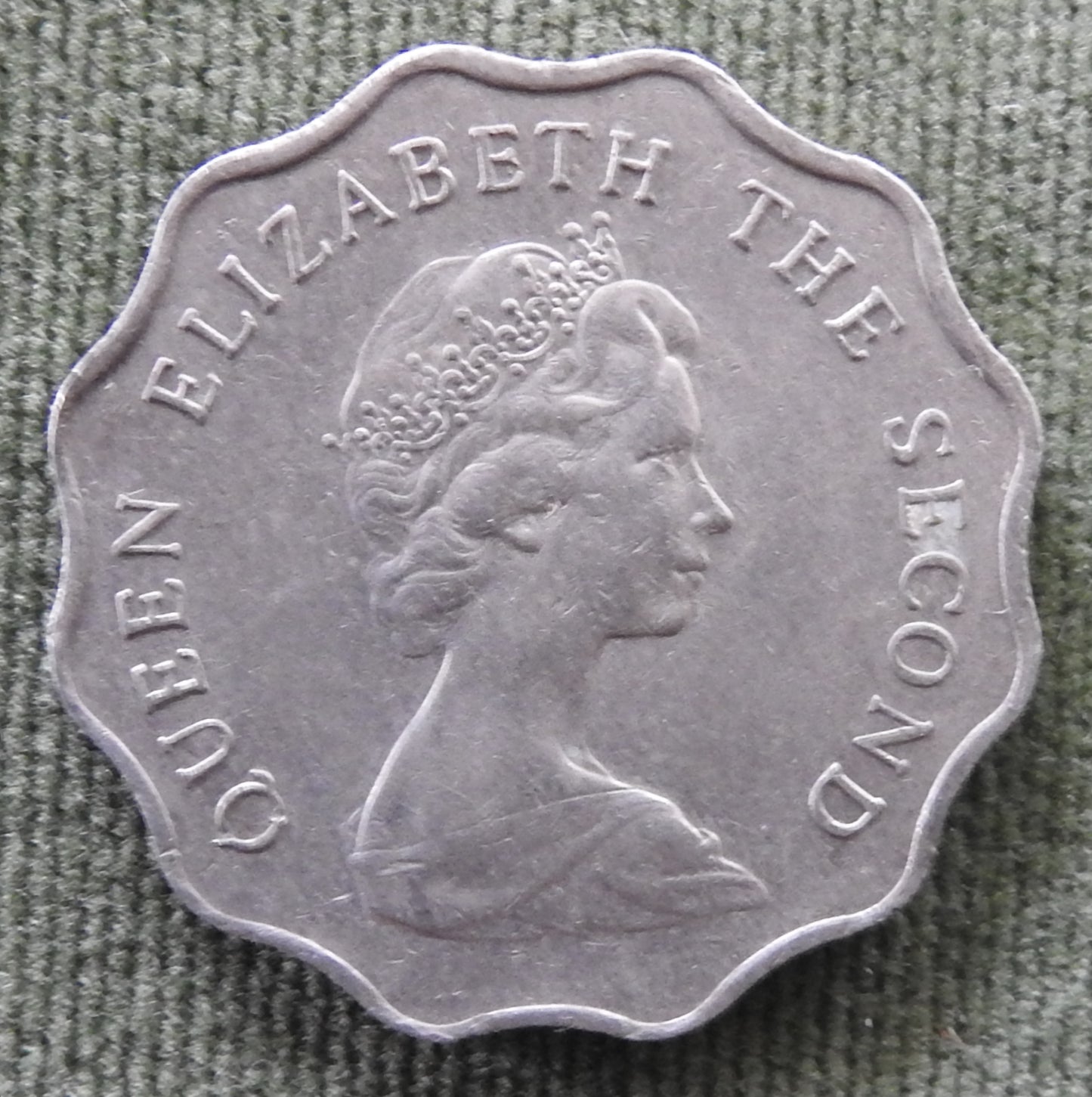 Hong Kong 1981 2 Dollar Queen Elizabeth II Coin