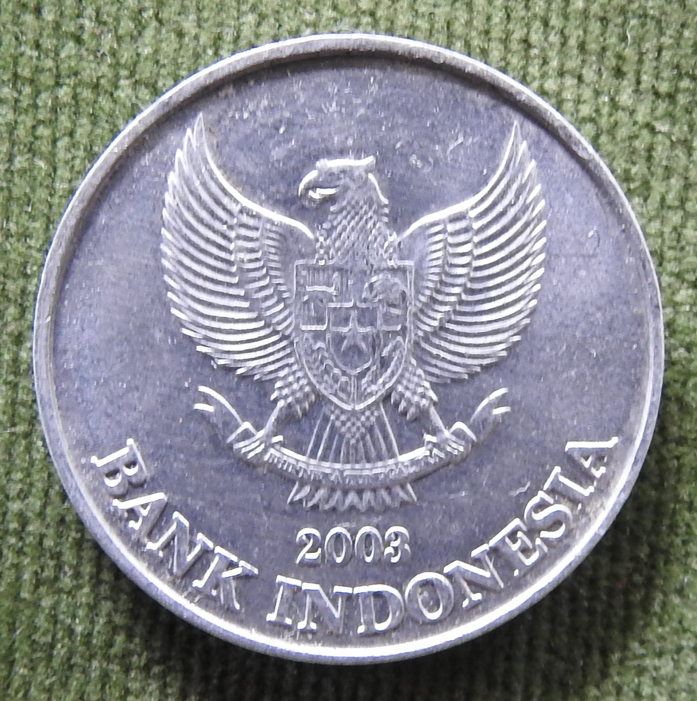 Indonesian 2003 200 Rupiah Bali Mynah Bird Coin